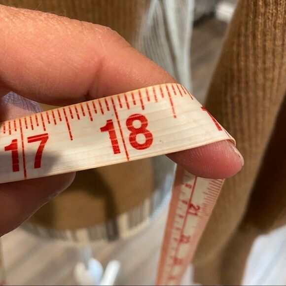 Fred & Sibel Crossover Sweater XS Camel - Picture 16 of 16